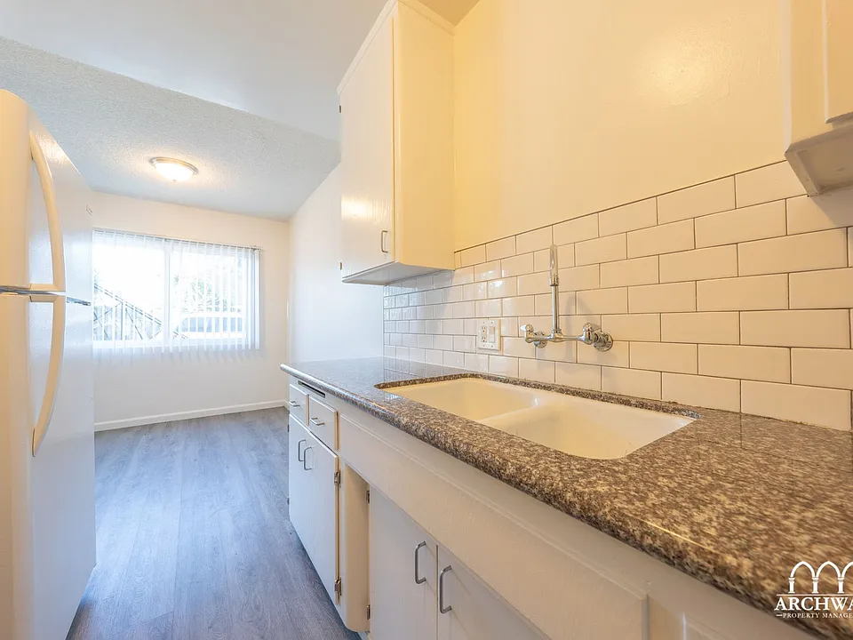 2320 Virginia Ave #3