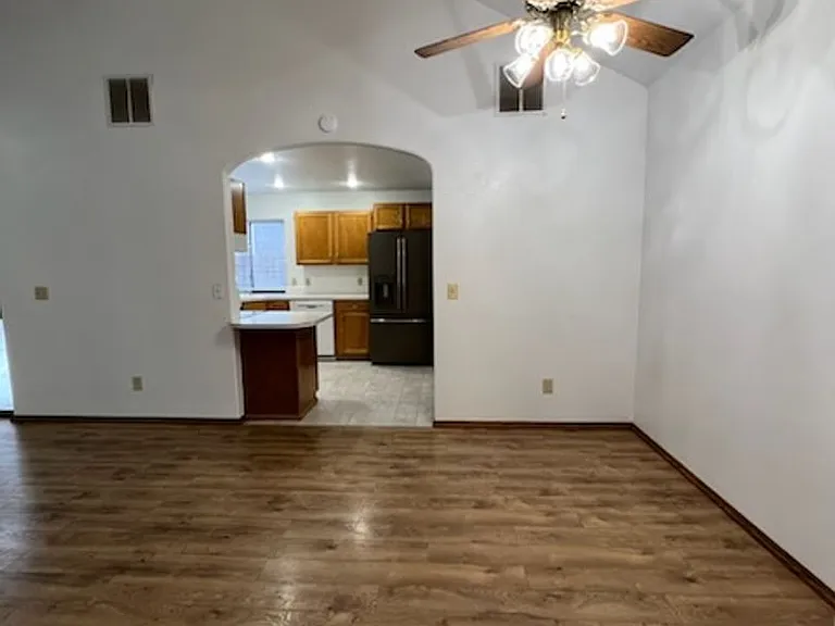 1339 Johnson Ct — Photo 4
