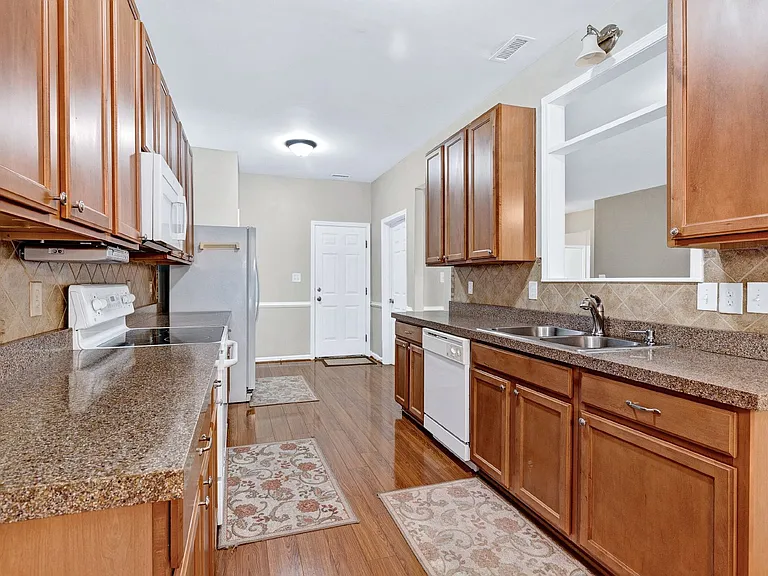 412 Cline Falls Dr — Photo 10