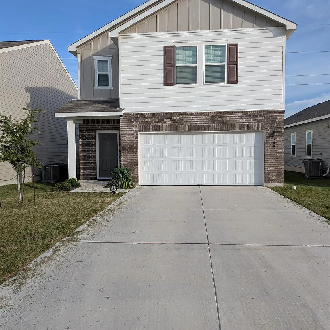 5 bed, 3.0 bath, 2681 sqft, $2,200 — Photo 2