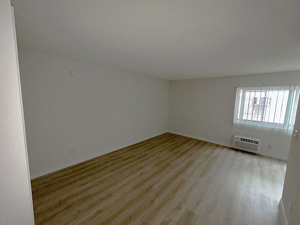 1st image of 225 S Mariposa Ave APT 102
