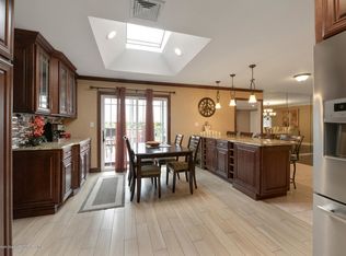 25 Courtland Ln, Aberdeen, NJ 07747