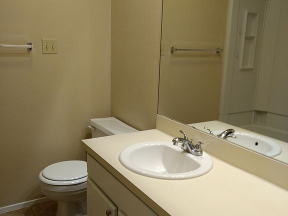 4th image of 716 Windcrest Dr