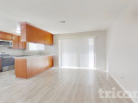 4th image of 748 La Cruz Ln #L