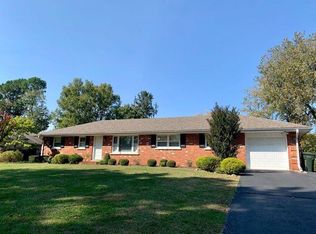 3145 Arrowhead Dr, Lexington, KY 40503