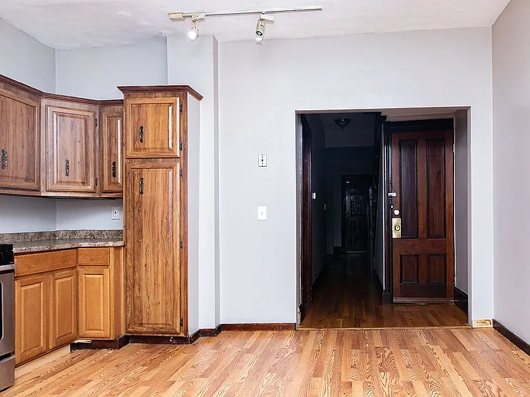 Kitchen entrance -eating area