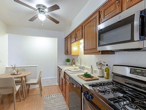 5th image of 3004 Roberts Dr APT 8
