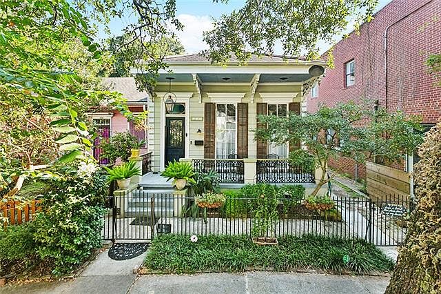1st image of 827 Washington Ave