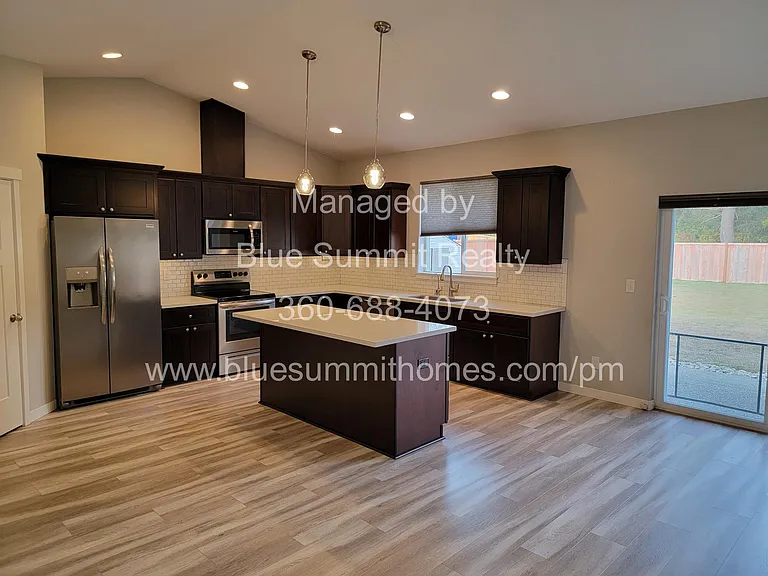 105 Brodie St SE — Photo 3
