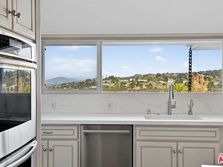 4186 Regal Oak Dr — Photo 8