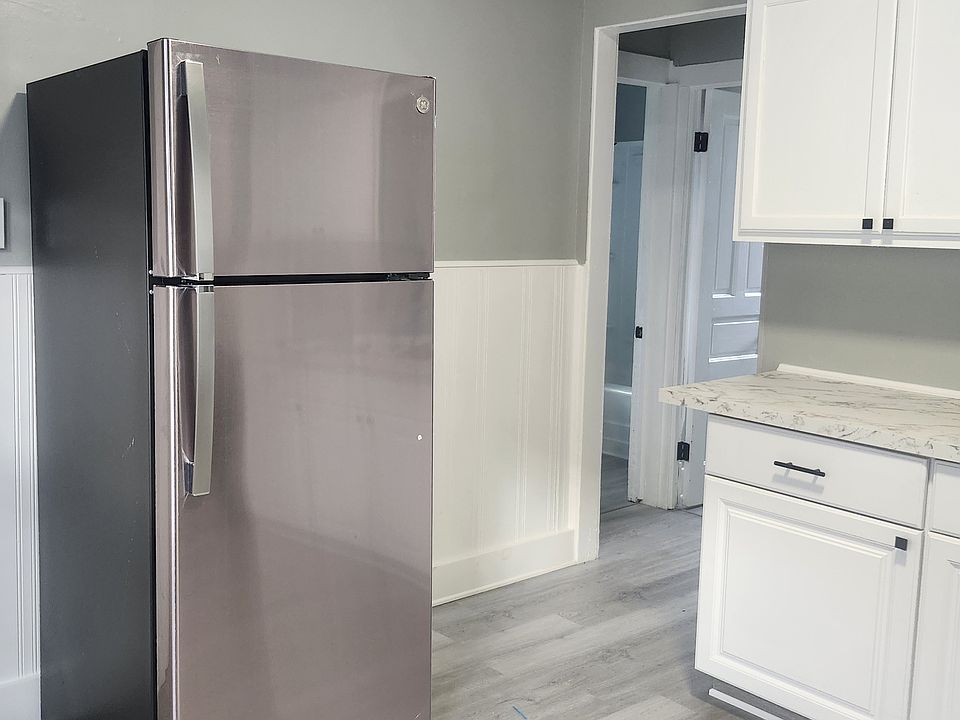 1st image of 1 Ross Ave #1LOWER