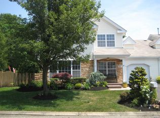 4 Cari Ln, Middle Island, NY 11953