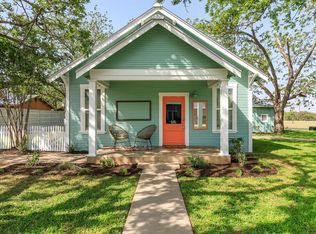 906 E Austin St, Fredericksburg, TX 78624