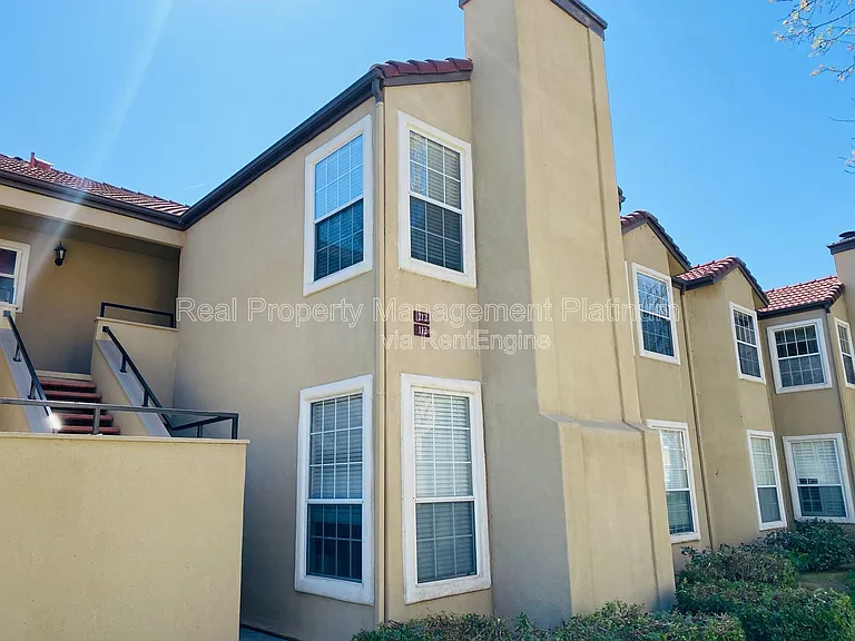 8153 N Cedar Ave #212 — Photo 4