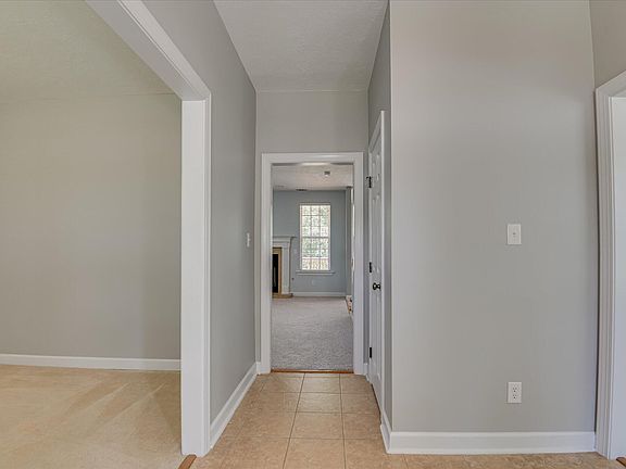 4th image of 158 Kenilworth Dr