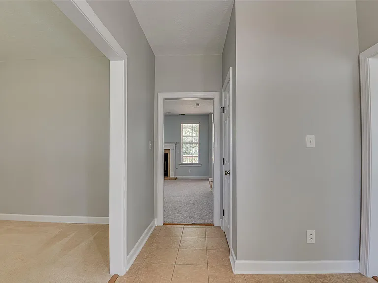 158 Kenilworth Dr — Photo 4