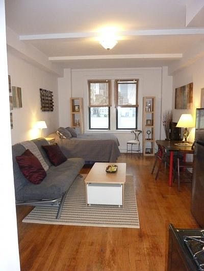 1st image of 211 W 10th St