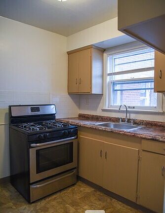 2nd image of 25941 Lakeshore Blvd #8