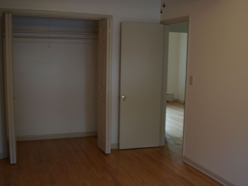 Bdrm w/ Large Closet Holds Queen Bed