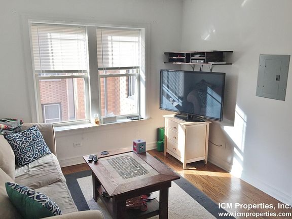 2nd image of 3908 N Sheffield Ave #3W