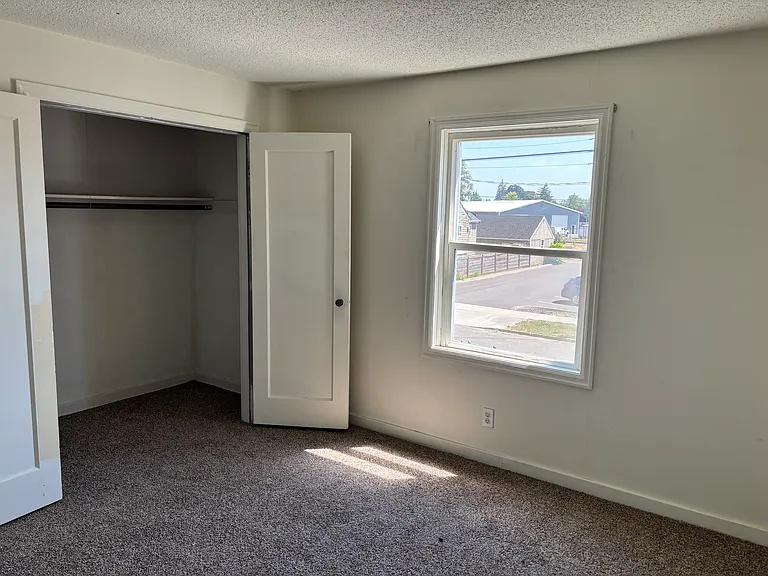 70 SW Chehalis Ave #1 — Photo 3