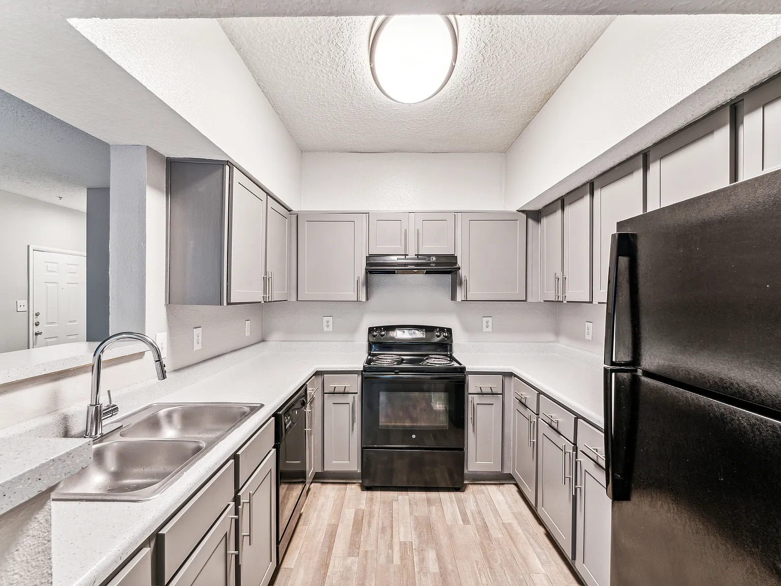 Waterford Creek Apartments — Photo 3