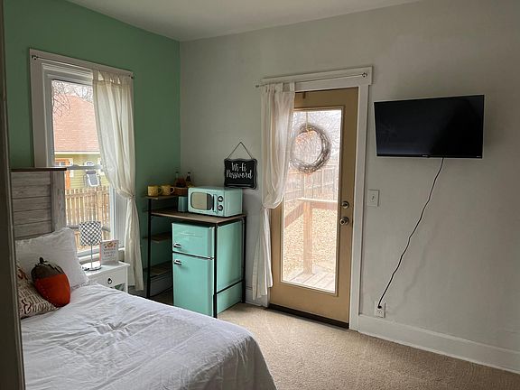 2nd image of 517 Baker St