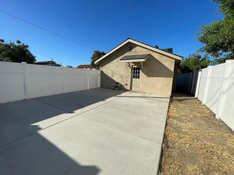 327 Franci St #A — Photo 18