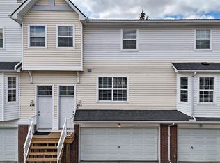 252 E Prestwick Acres Ln SE, Calgary, AB T2Z 3Y2