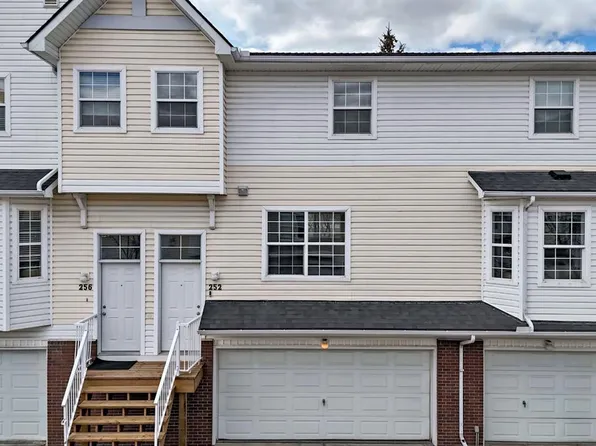 252 E Prestwick Acres Ln SE, Calgary, AB T2Z 3Y2