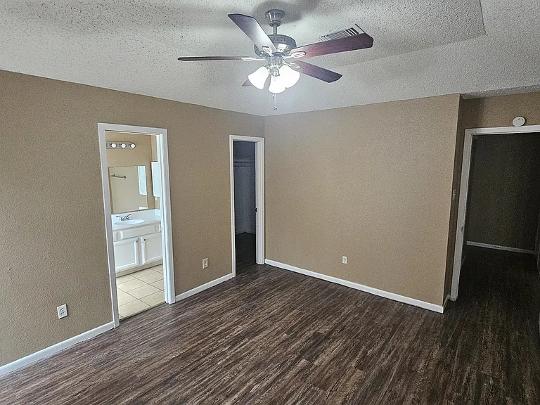 4250 Southchase Ln — Photo 14