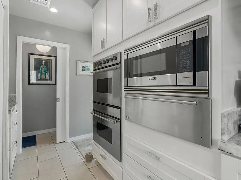 2030 N Altadena Dr — Photo 17
