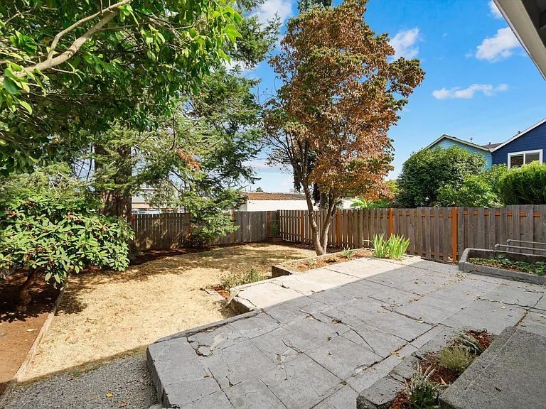 821 N Stafford St — Photo 16