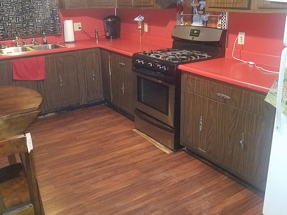 2nd image of 211 Woodvale Ave