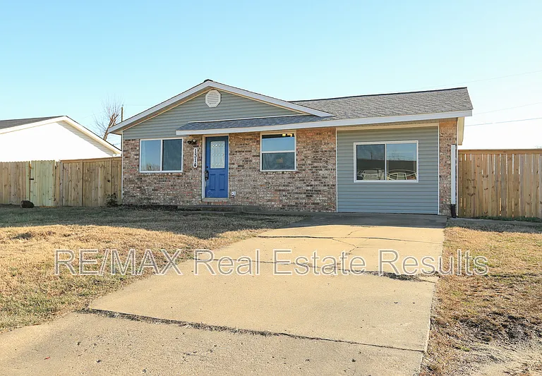 1314 W Margaret Pl — Photo 1