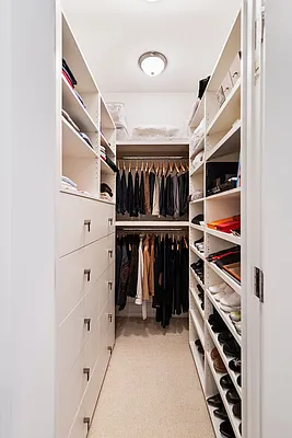 Sold by Nest Seekers International | media 19