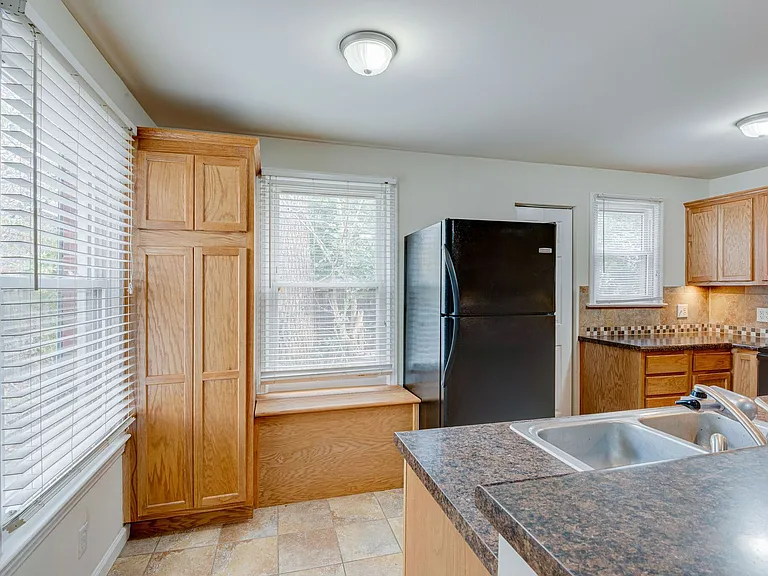 3505 Marlborough Ave — Photo 9