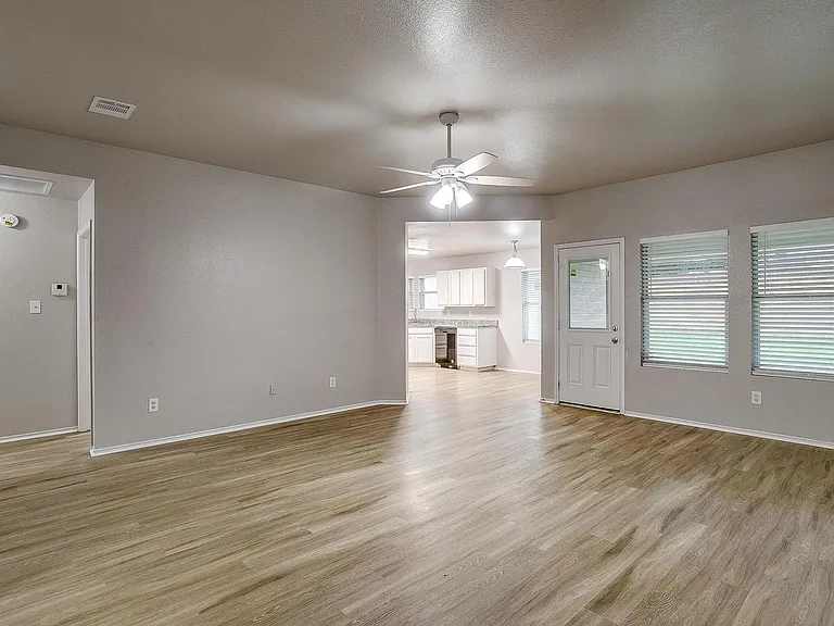 2616 Castle Rd — Photo 3