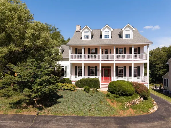 5975 Landview Dr, Roanoke, VA 24018