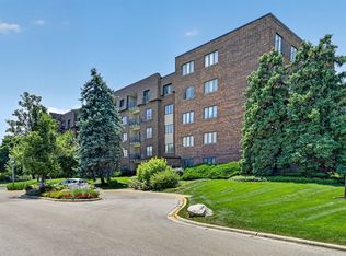 453 Raintree Dr Unit 5G, Glen Ellyn, IL 60137
