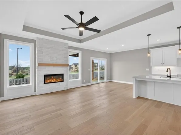 25069 W 94th Ter, Lenexa, KS 66227