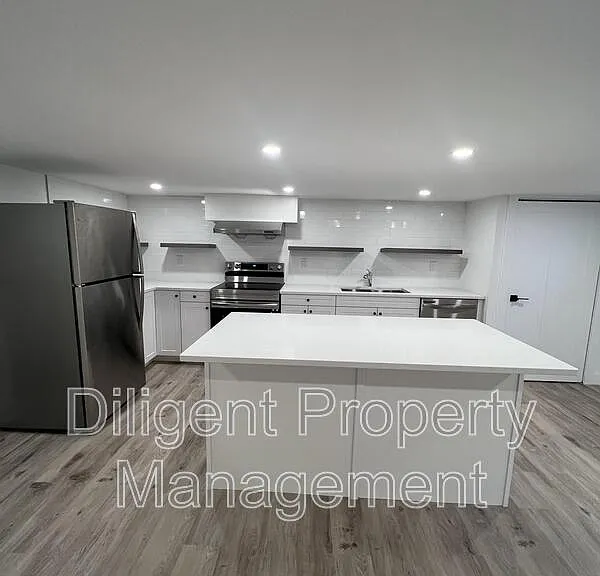 438 Bellevue St #LOWER — Photo 7
