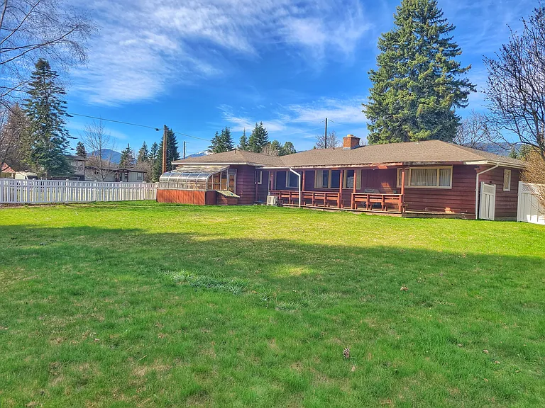 1109 Birch St — Photo 4