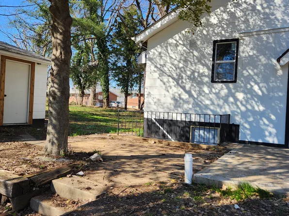 1115 Reale Ave, Saint Louis, MO 63138