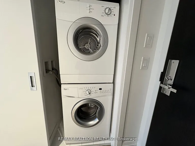 224 King St W #2901 — Photo 18