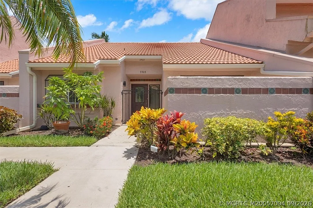 3 bed, 3.0 bath, 1722 sqft, $2,900 — Photo 2