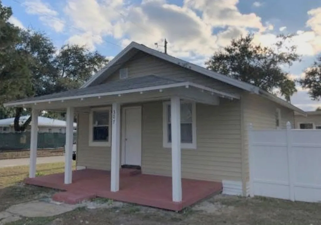2 bed, 800 sqft, $1,200 — Photo 1