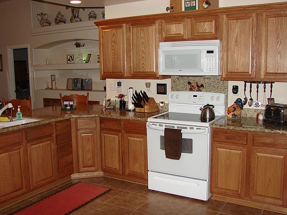 Kitchen w/ Granite Counters