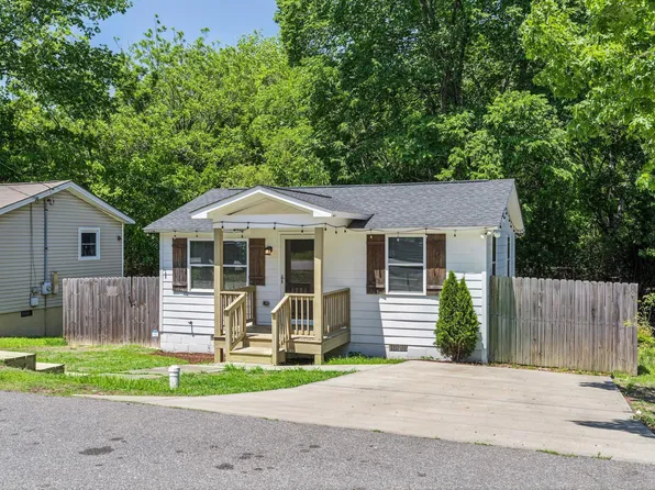 221 Turner St, Holly Springs, NC 27540
