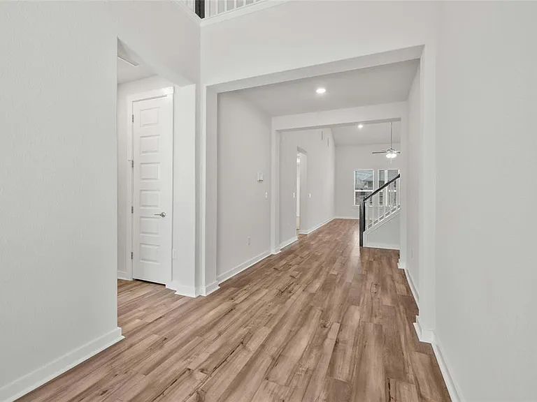 113 Shadow Oak Cv — Photo 16